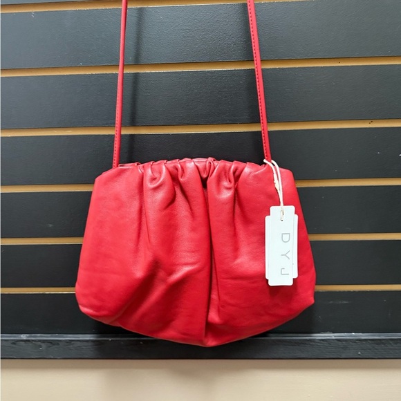 New with tags red cloud soft pouch pleated cross body purse with keychain - Picture 4 of 4